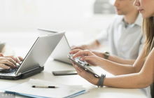 經營無形產品 勞務的電子商務收益模式可分為以下幾種